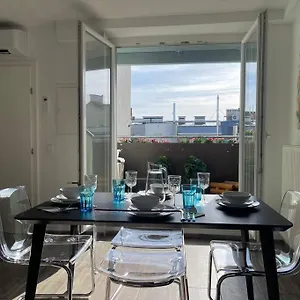 Apartment Dachgeschoss Fuer 4 Mit Terrasse, Wien