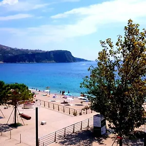 Premium , Himare Albania